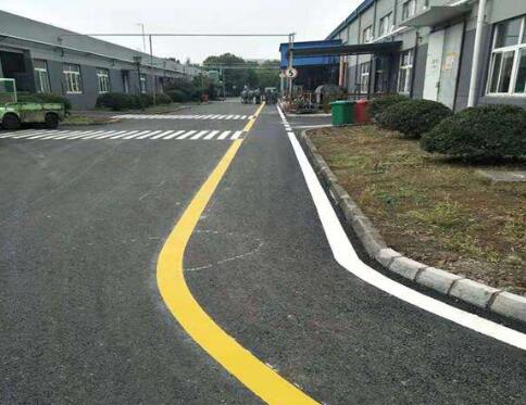 廠區(qū)道路劃線作用是什么，廠區(qū)道路劃線找誰？飛揚市政口碑好