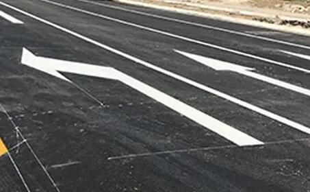 蘇州小區(qū)瀝青道路劃線用什么樣的材料？