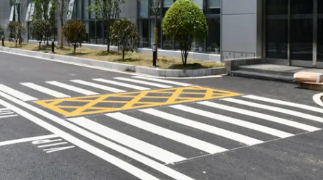 優(yōu)質(zhì)企業(yè)廠區(qū)道路劃線，高效安全的必備選擇！